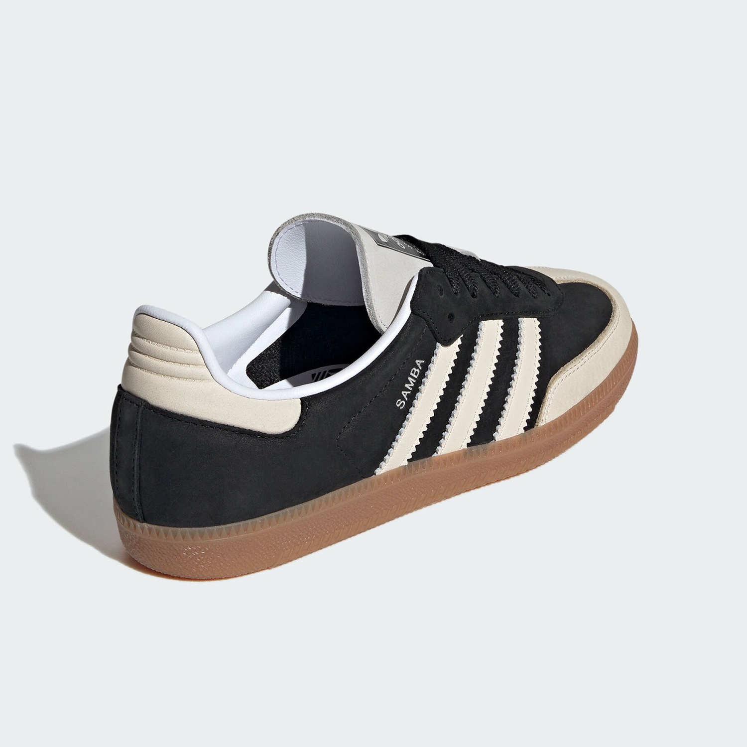 Adidas รองเท้ากีฬาและรองเท้าพั - Running Gear Adidas บทวิจารณ์และราคา