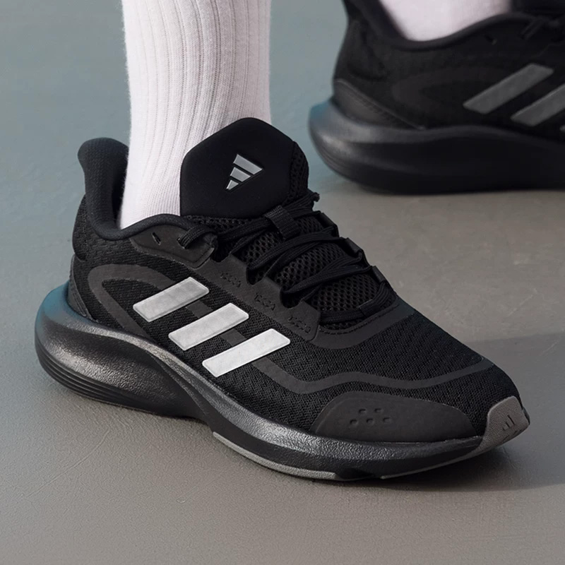 รองเท้าวิ่งผู้ชาย Adidas ของแท - Running Gear Adidas บทวิจารณ์และราคา