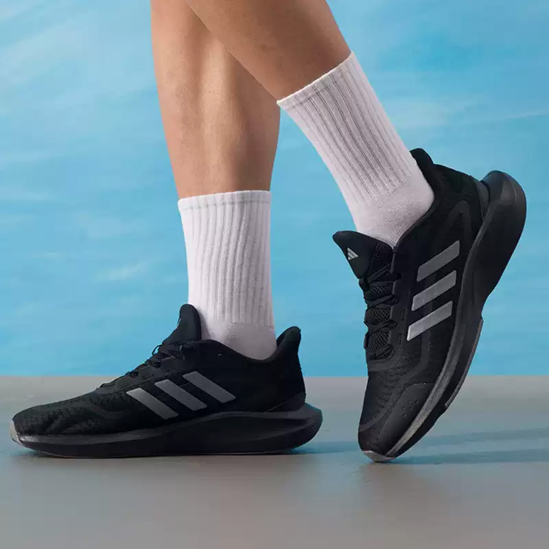 รองเท้าวิ่งผู้ชาย Adidas ของแท - Running Gear Adidas บทวิจารณ์และราคา